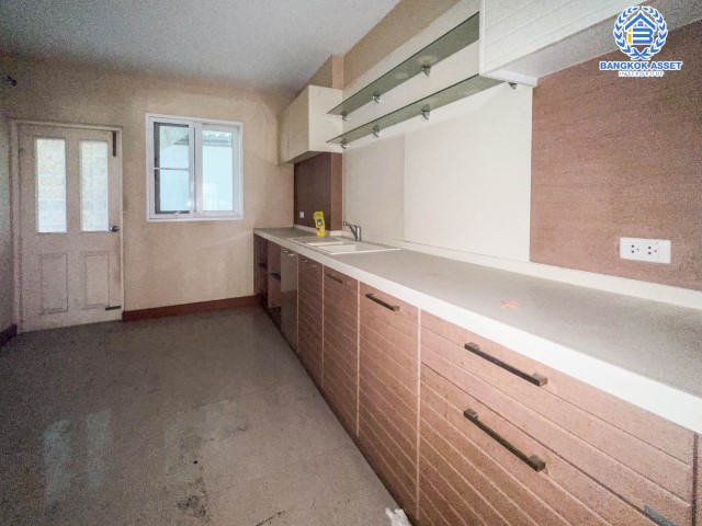 *****บ้านเดี่ยวมือสอง โซนนนทบุรี ม.คาซ่าแกรนด์ ชัยพฤกษ์-แจ้งวัฒนะ เนื้อที่กว้างขวางกว่า 77.40 ตร.ว. ฟังก์ชันครบครัน 3 ห้องนอน 2 ห้องน้ำ 2 ที่จอดรถ บ้านคุณภาพจากแบรนด์ Q.House พร้อมพื้นที่ใช้สอยมากกว่า 245 ตร.ม. ตอบโจทย์ทุกการเดินทางให้ง่ายดายยิ่งขึ้น บนทำเลใกล้รถไฟฟ้าสายอนาคตสายสีชมพู และจุดขึ้นทางด่วน "แจ้งวัฒนะ" จองด่วน!